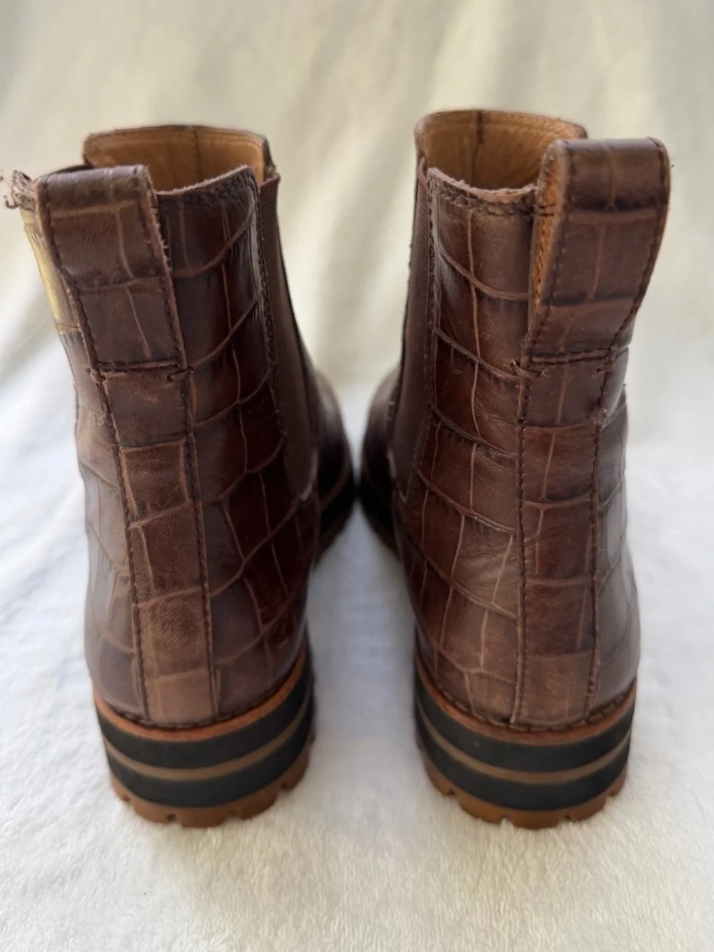 Madewell Ivy Chelsea Croc Embossed Brown Leather Lugsole Ankle Boots Size 7